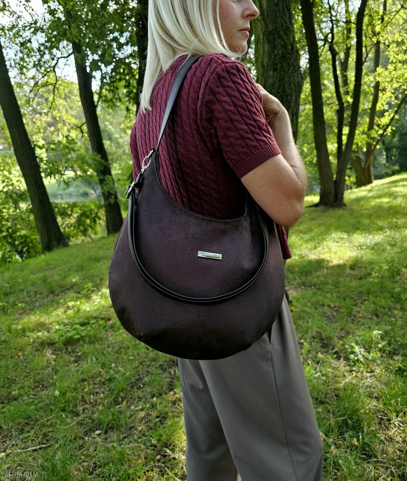 Torebka typu hobo Musslico - gorzka czekolada, welur na ramię