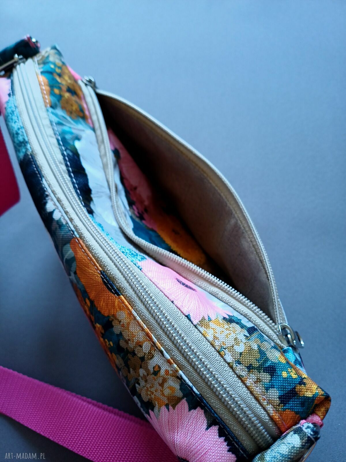Torebka w kwiaty na ramię - pojemna i wodoodporna listonoszka handmade