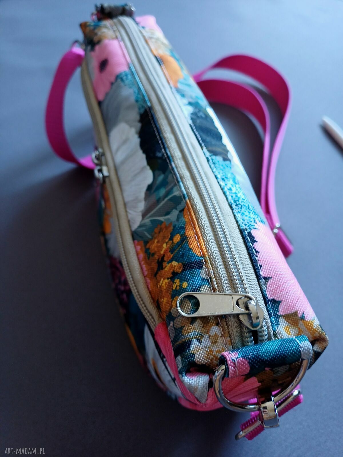 Torebka w kwiaty na ramię - pojemna i wodoodporna listonoszka handmade