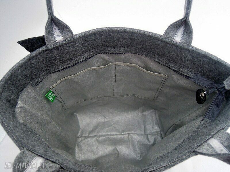 Torebka z Filcu Kuferek z Falbanką i Broszką Szarości hand made