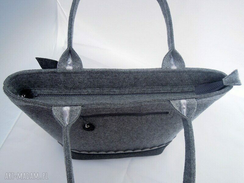 Torebka z Filcu Kuferek z Falbanką i Broszką Szarości hand made
