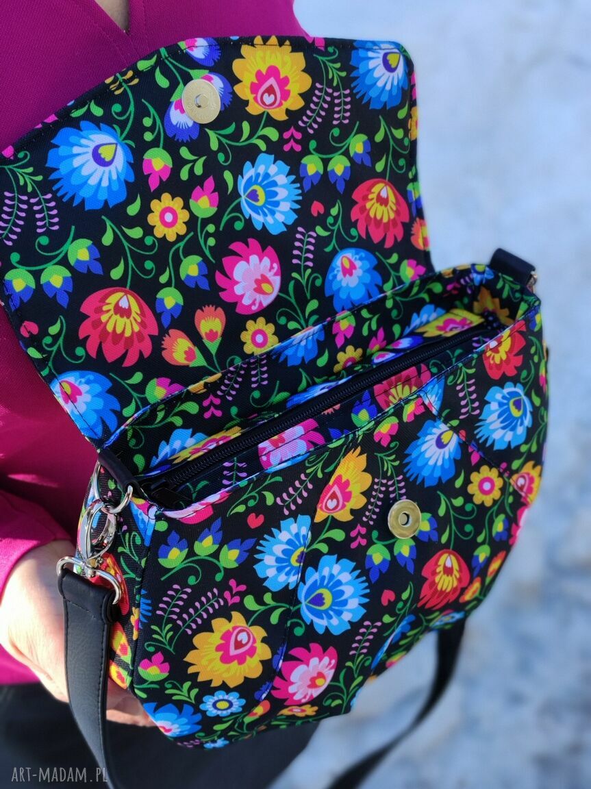 Torebka z klapką - fioletowe heksagony, elegancka i pakowna mini kopertówka