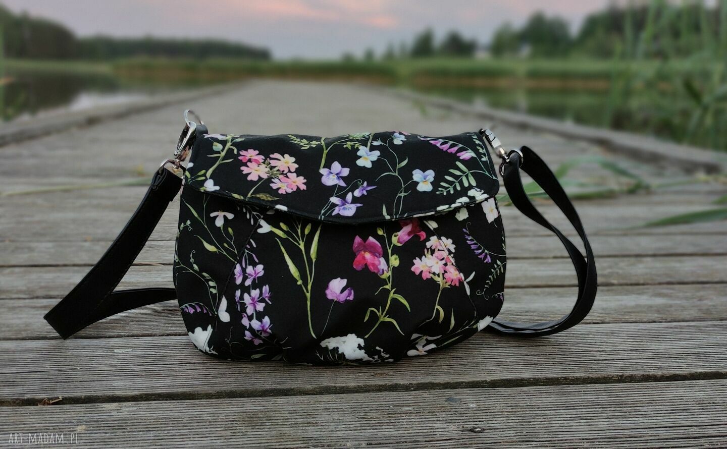 Torebka z klapką Wiosenna Łąka - polne kwiaty na ramię