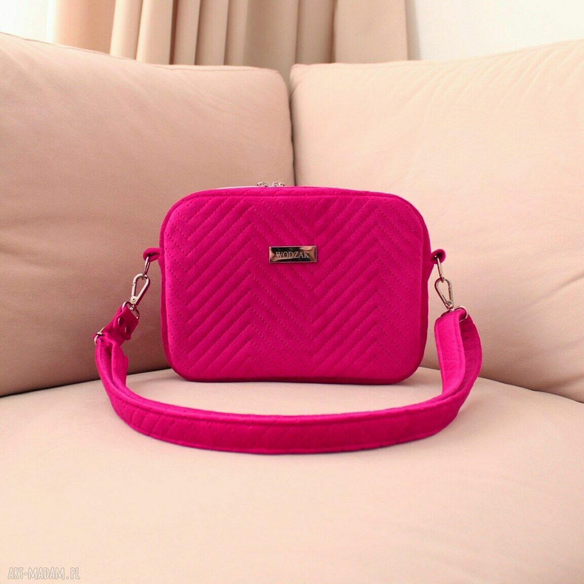Torebka listonoszka malinowego weluru różowa damska fuksja