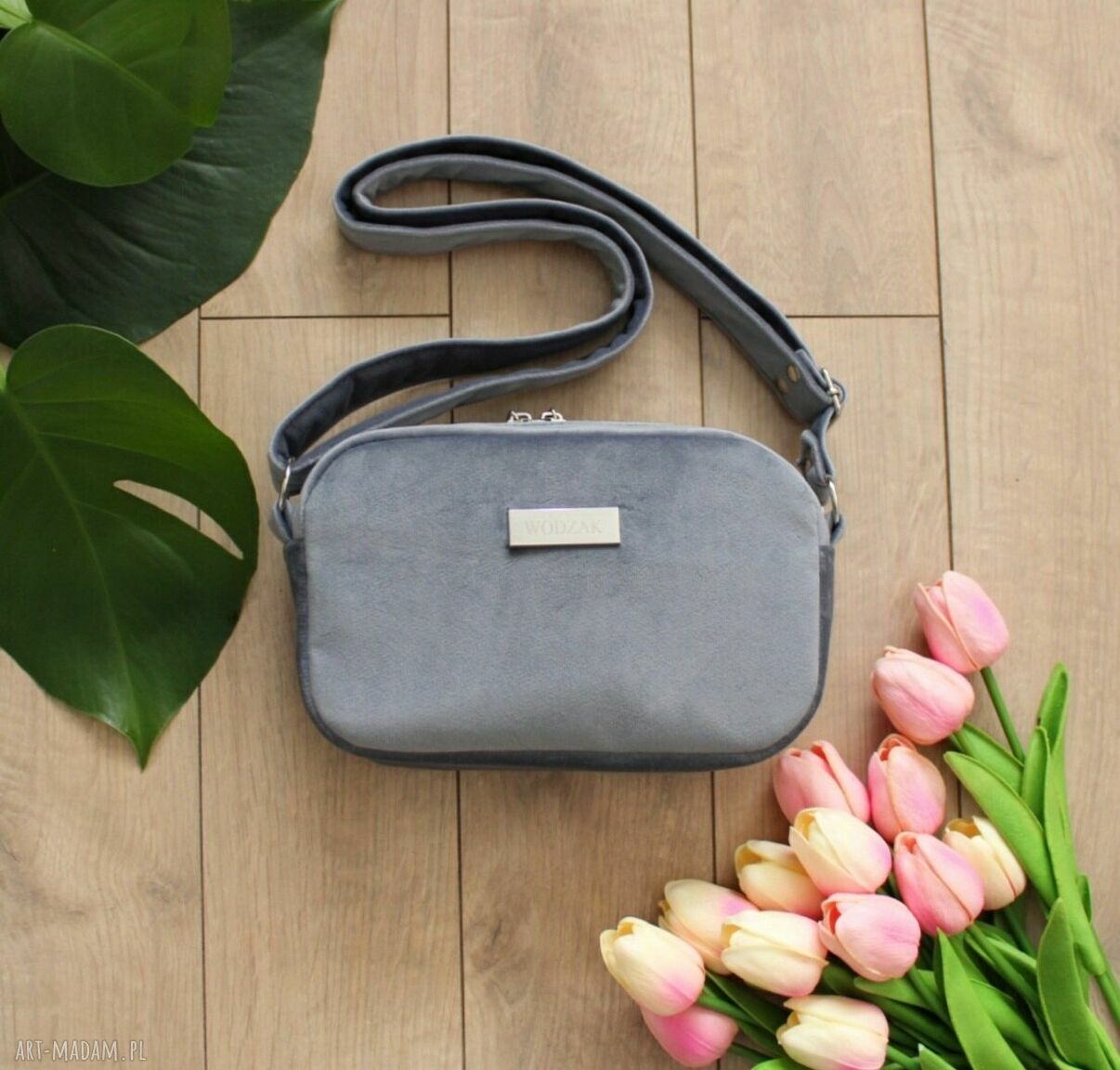 Torebka listonoszka mini szarego weluru damska elegancka