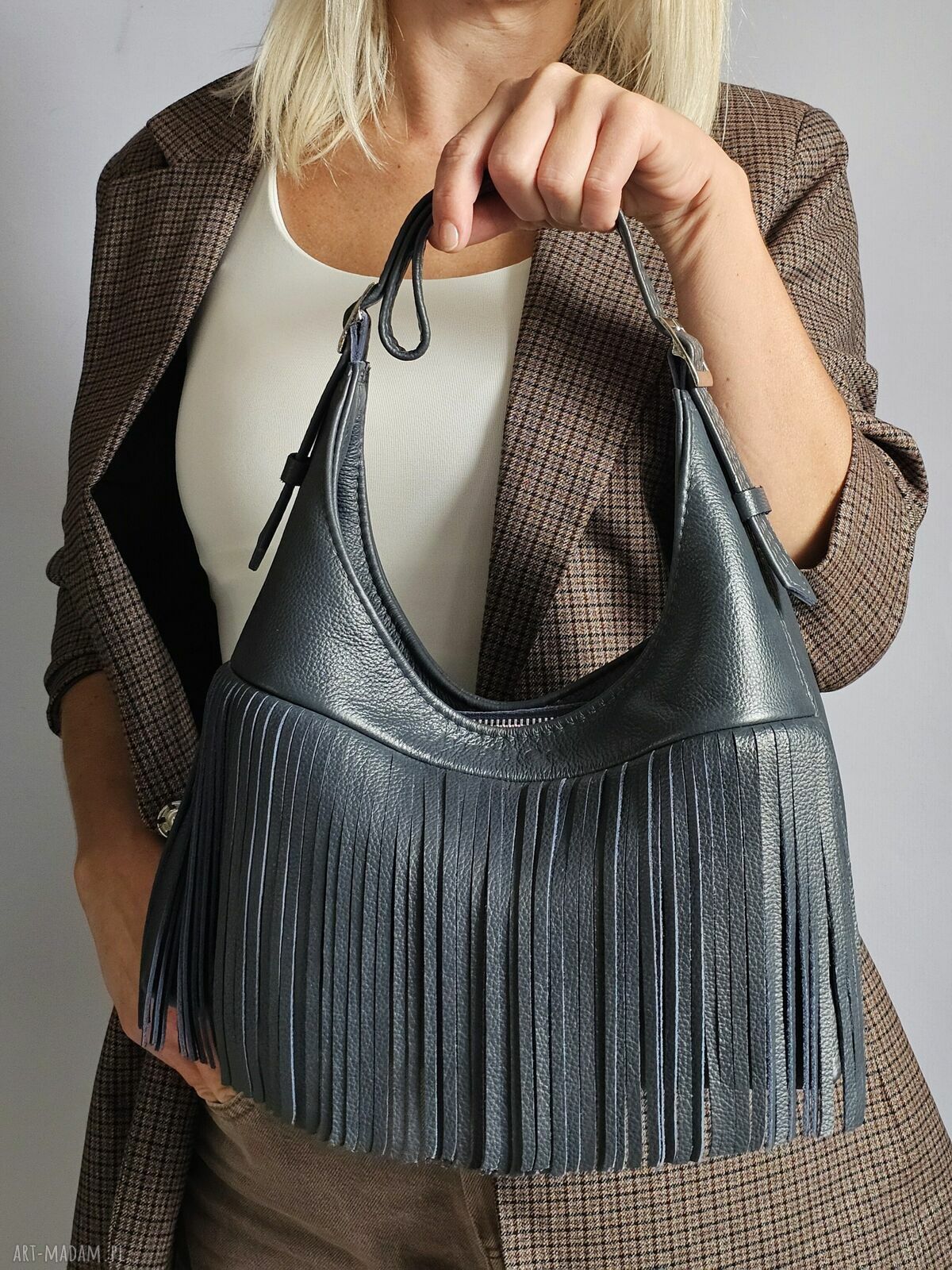 Torebka ze skóry naturalnej z frędzlami w kolorze denim