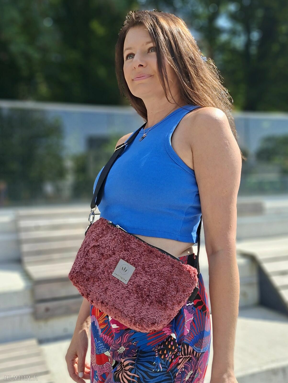 Torebko-nerka z pluszowej tkaniny Miś Bordo - crossbody dla Ciebie