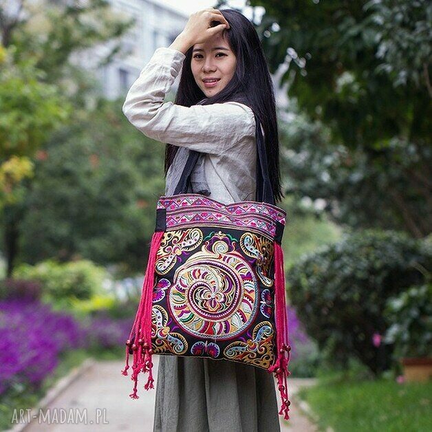 Torebka na ramię Hmong - ręczny haft i boho charakter