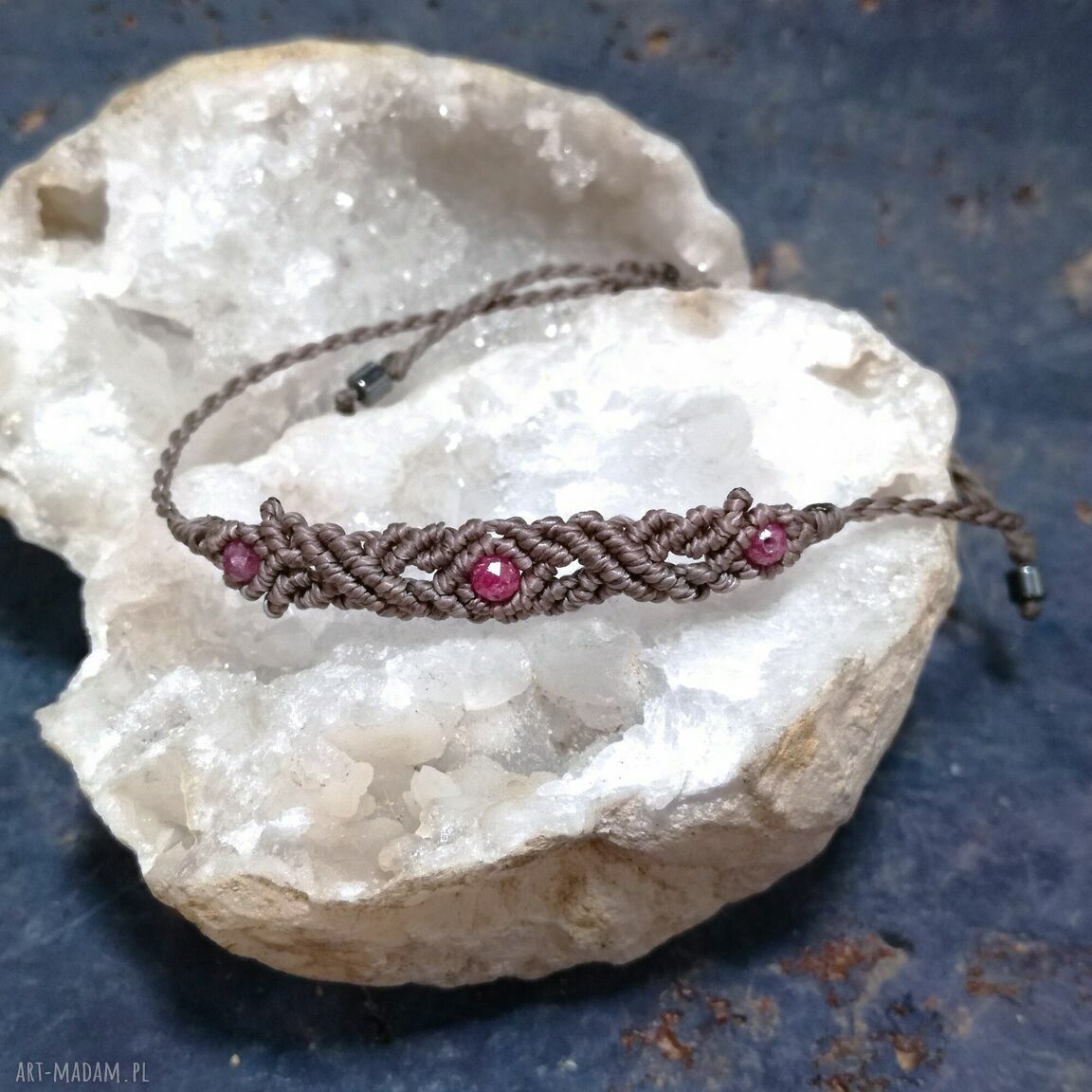Triada Rubin w makramie - bransoletka z rubinem 3 mm i hematytem
