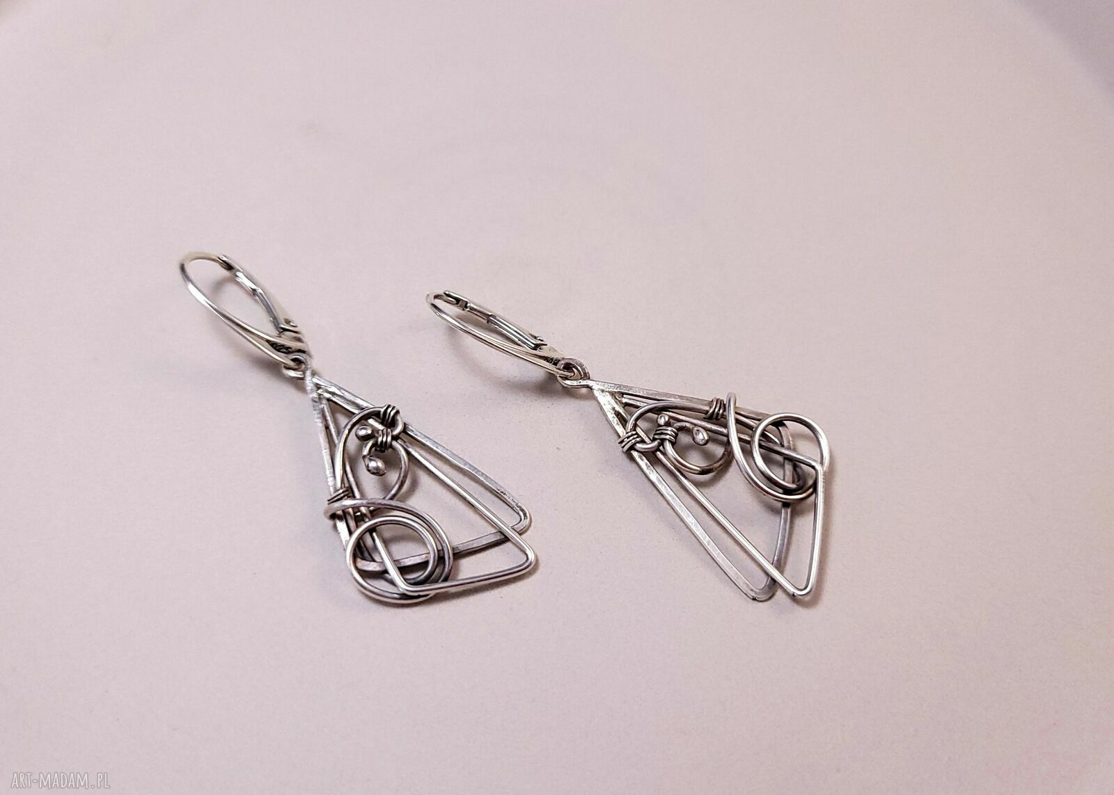Triangulaire - srebrne kolczyki trójkąty minimalistyczne 925 (wire wrapping)