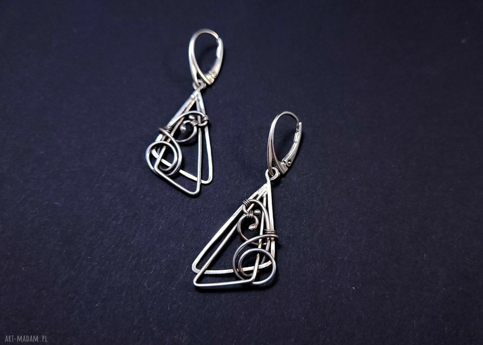 Triangulaire - srebrne kolczyki trójkąty minimalistyczne 925 (wire wrapping)