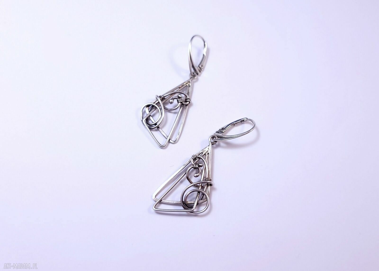 Triangulaire - srebrne kolczyki trójkąty minimalistyczne 925 (wire wrapping)