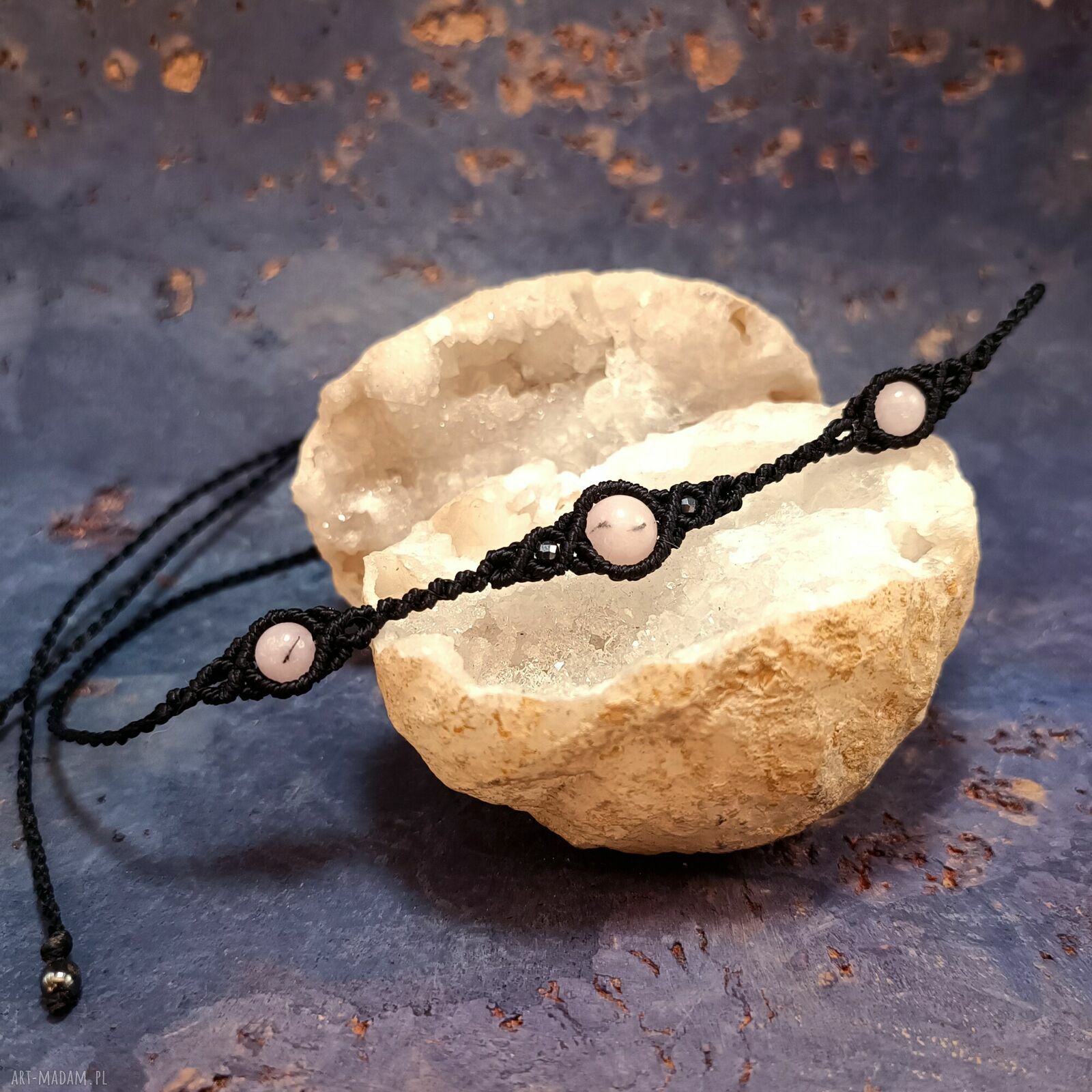 TRIO opal w makramie - czarny choker pleciony z opalem i hematytem (regulowany)