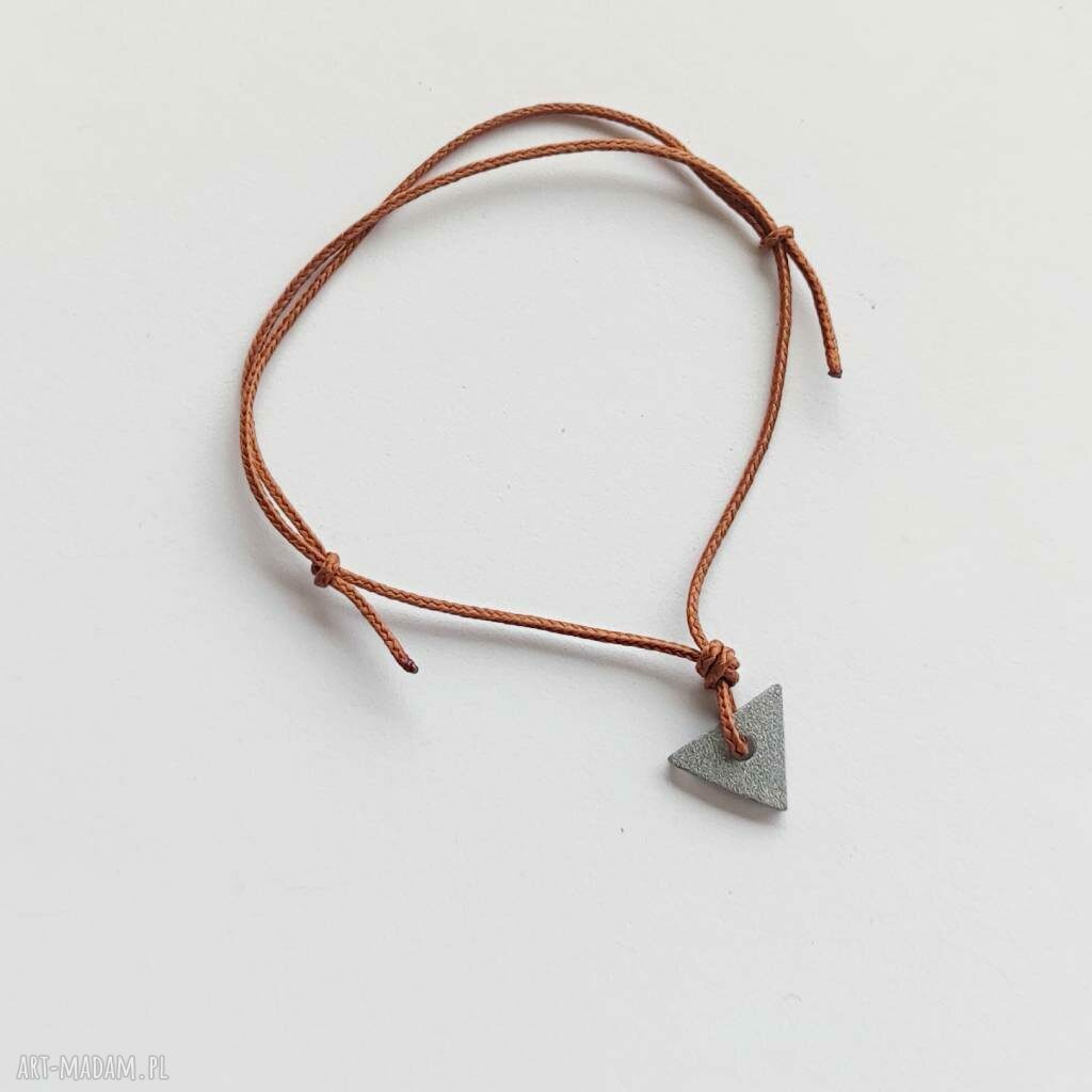 TRÓJKĄT bransoletka handmade z brązowym sznurkiem