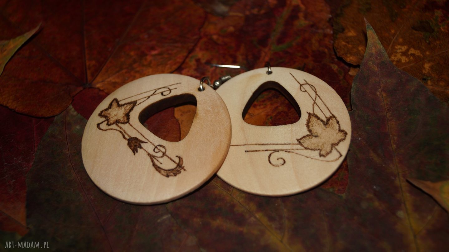 Trójkąty jesienne drewniane kolczyki ręcznie wypalane jesień