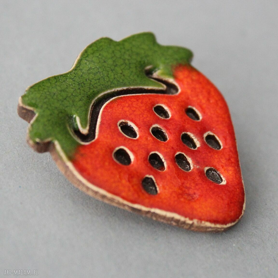 Truska-broszka ceramiczna - handmade truskawka jako prezent i przypinka