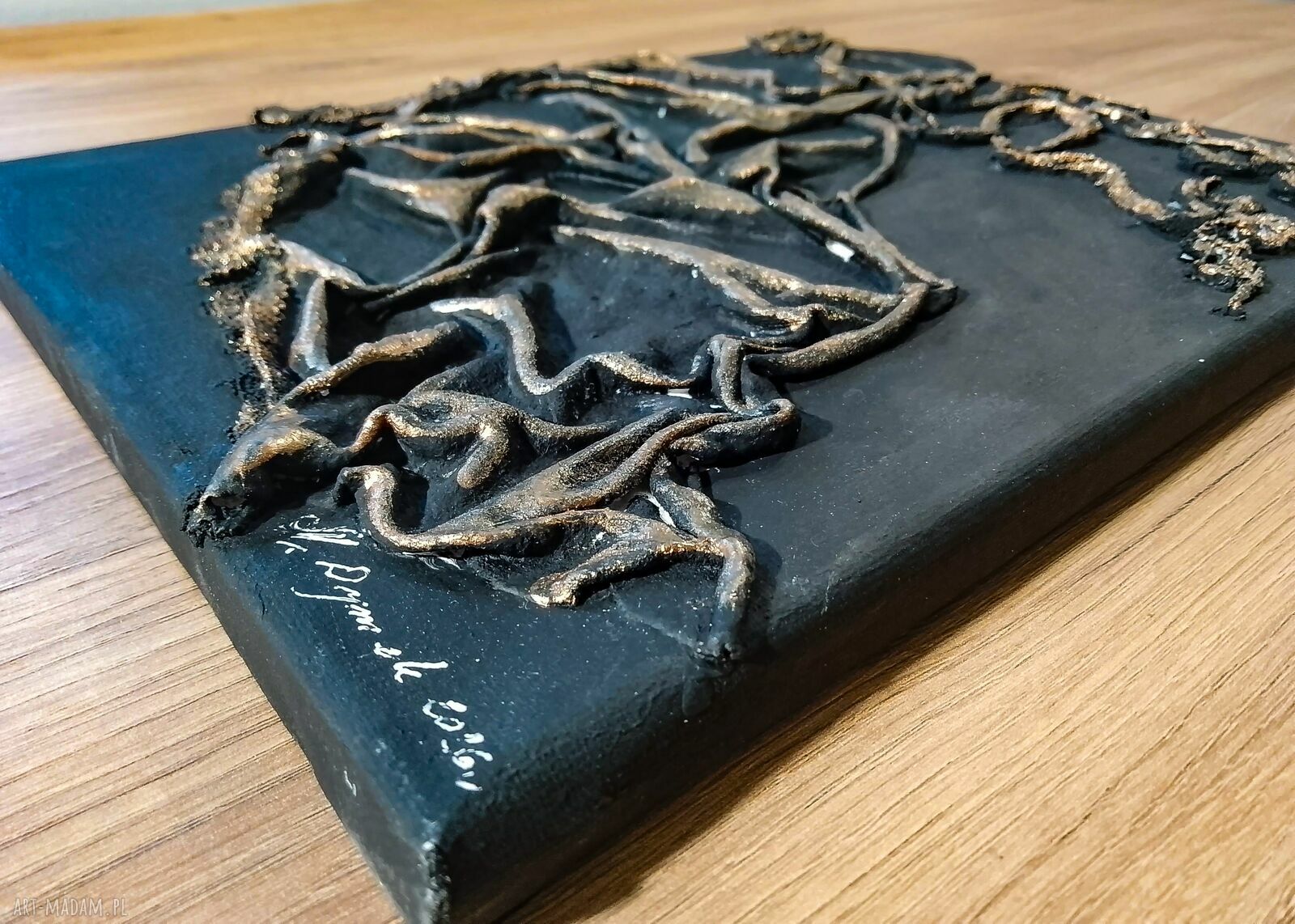 Tryptyk 3D Relief - ręcznie malowane obrazy nad sofę (czarna baza, antyczne złoto, mosiądz)