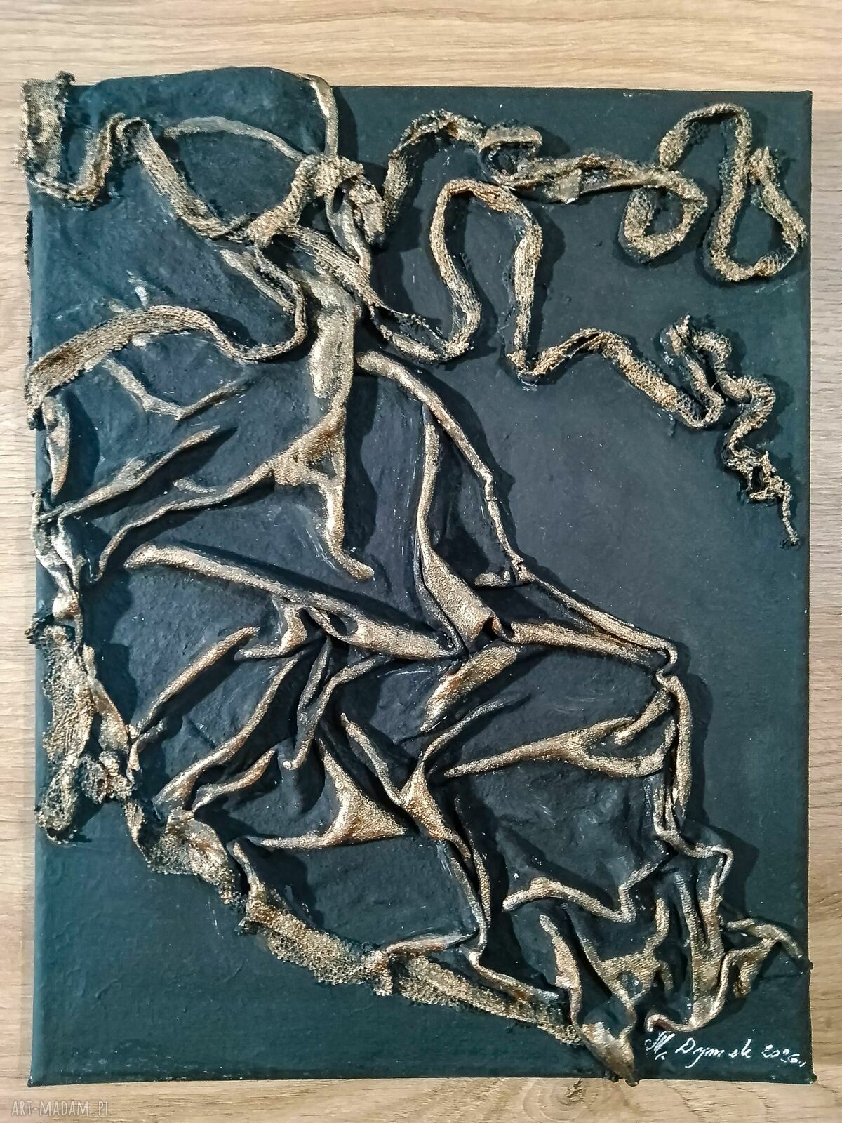 Tryptyk 3D Relief - ręcznie malowane obrazy nad sofę (czarna baza, antyczne złoto, mosiądz)