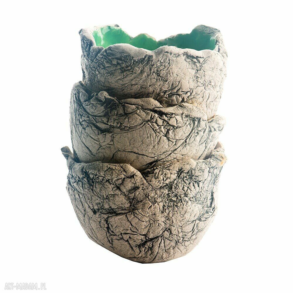Zestaw trzech wiosennych, soczystych miseczek ceramicznych