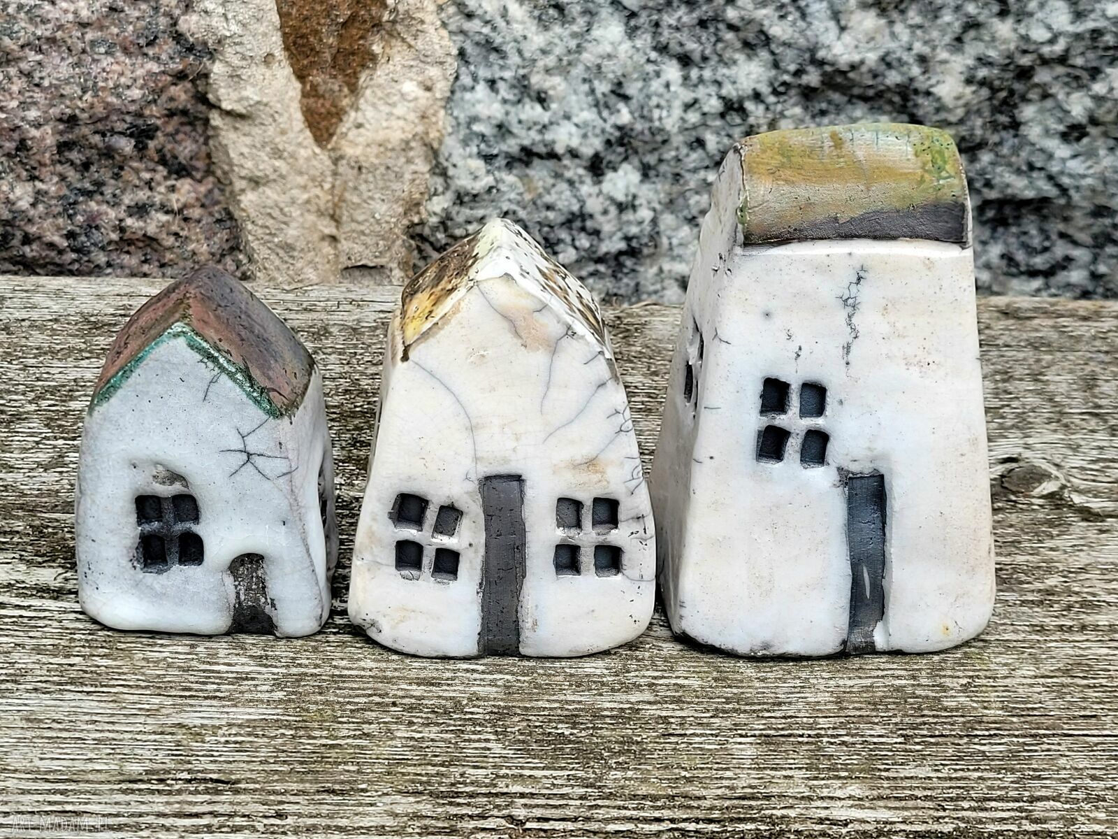Trzy domki raku - ręcznie robiona dekoracja ceramiczna