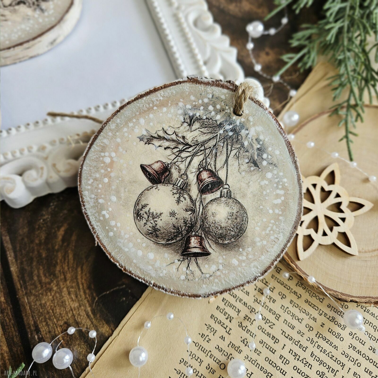 świąteczny prezent: Zestaw 3 drewnianych plastrów świątecznych z decoupage na jutowym sznurku | Justyna Art