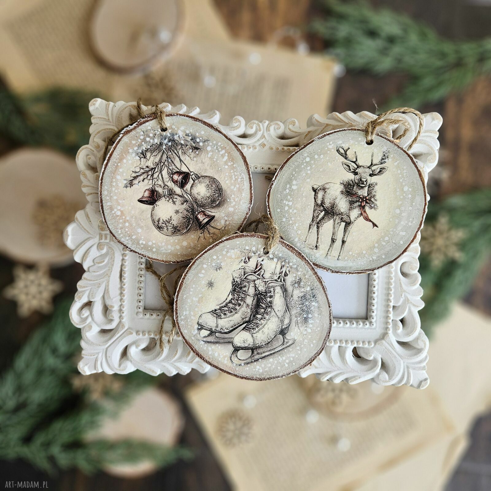 świąteczny prezent: Zestaw 3 drewnianych plastrów świątecznych z decoupage na jutowym sznurku | Justyna Art