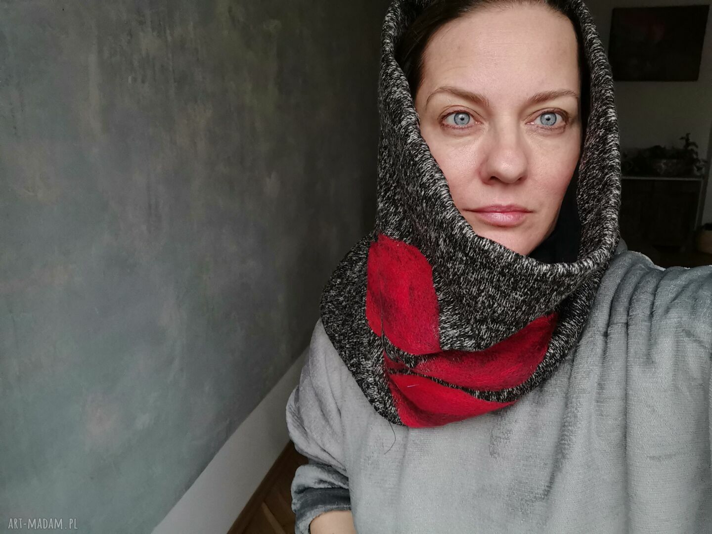 Komin tuba folk boho - filcowany, ciepły z frędzlami na podszewce