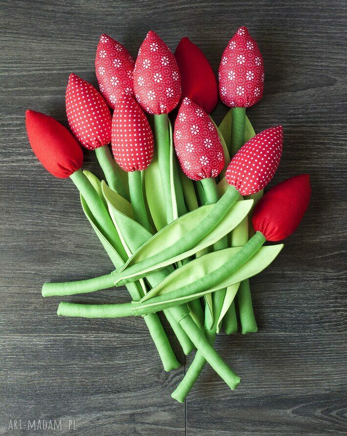 Czerwony bukiet tulipanów z bawełny - nie więdnąca dekoracja (9 kwiatów)
