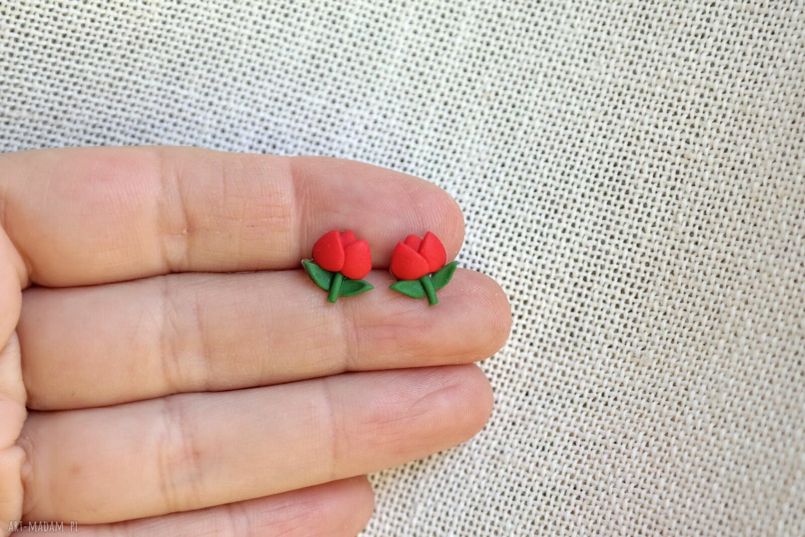 Antyalergiczne kolczyki tulipany mini w czerwieni - na sztyftach