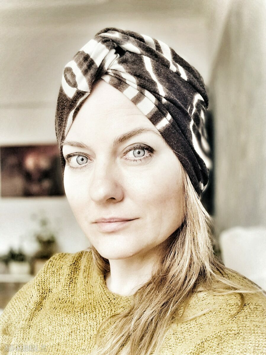 Turban brązowy we wzory - ciepły i miękki, ręcznie robiony z recyklingu