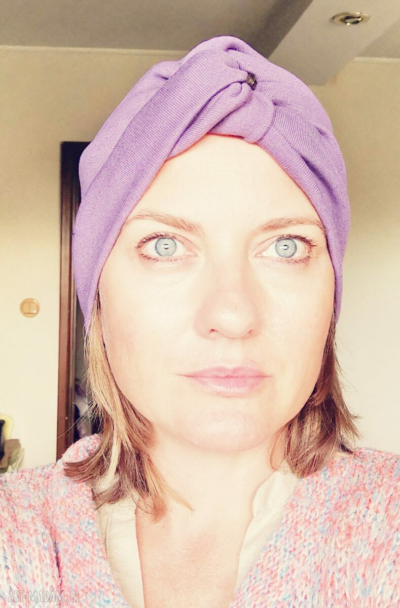 Fioletowy turban z dzianiny - uniwersalna czapka handmade