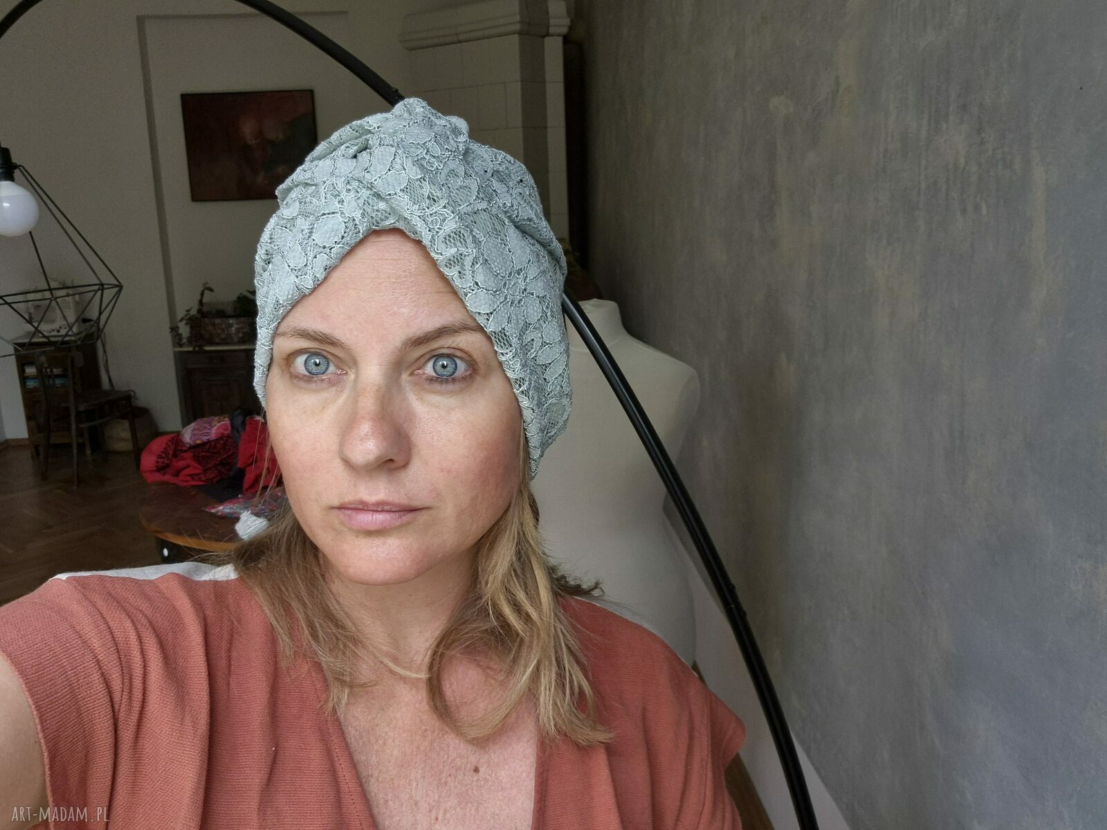 Turban koronkowy niebiesko-gołębi - uniwersalny handmade