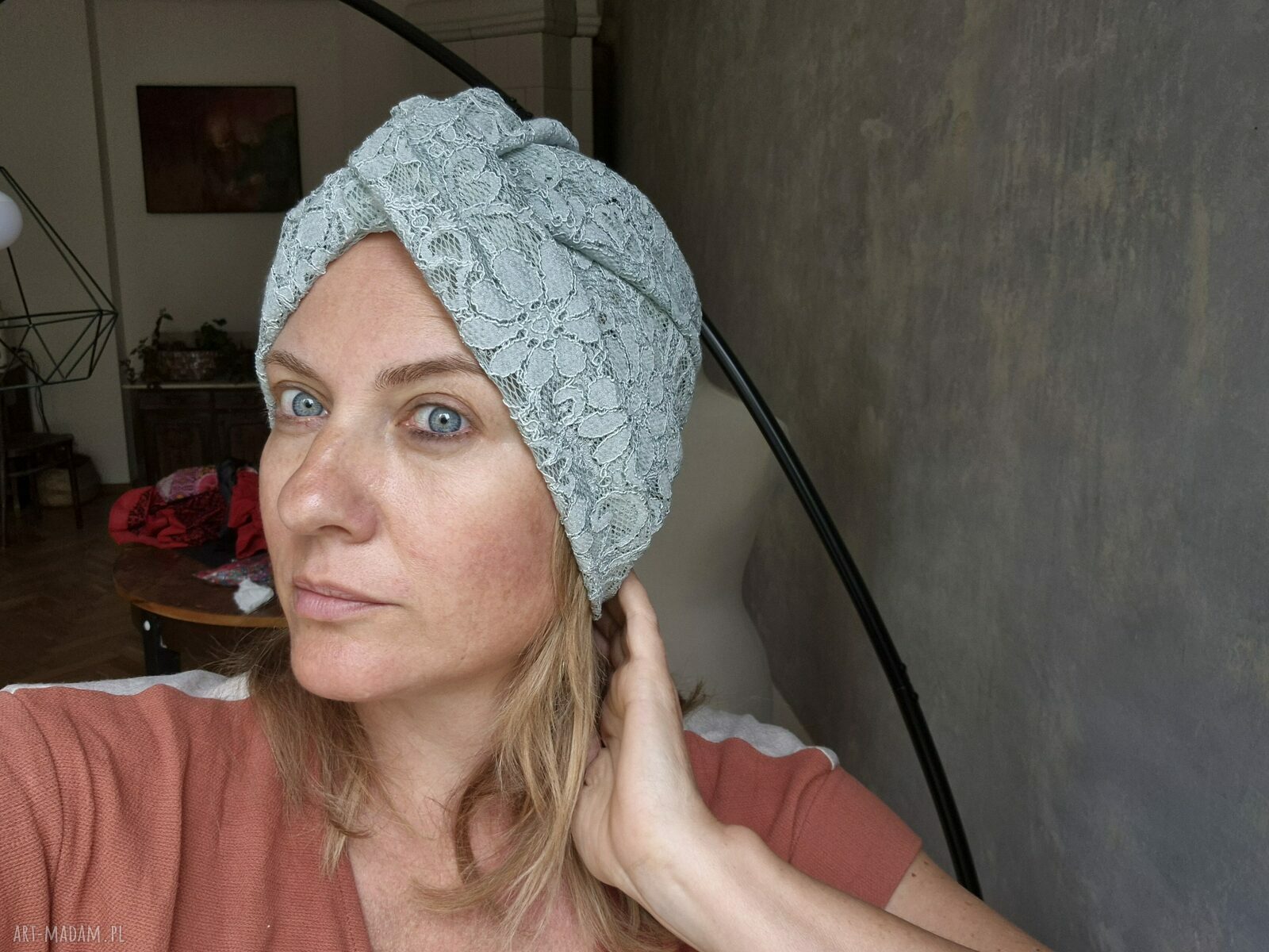 Turban koronkowy niebiesko-gołębi - uniwersalny handmade