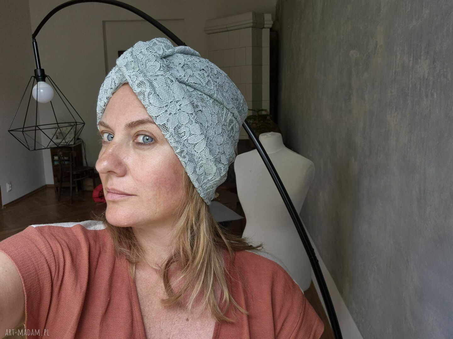 Turban koronkowy niebiesko-gołębi - uniwersalny handmade