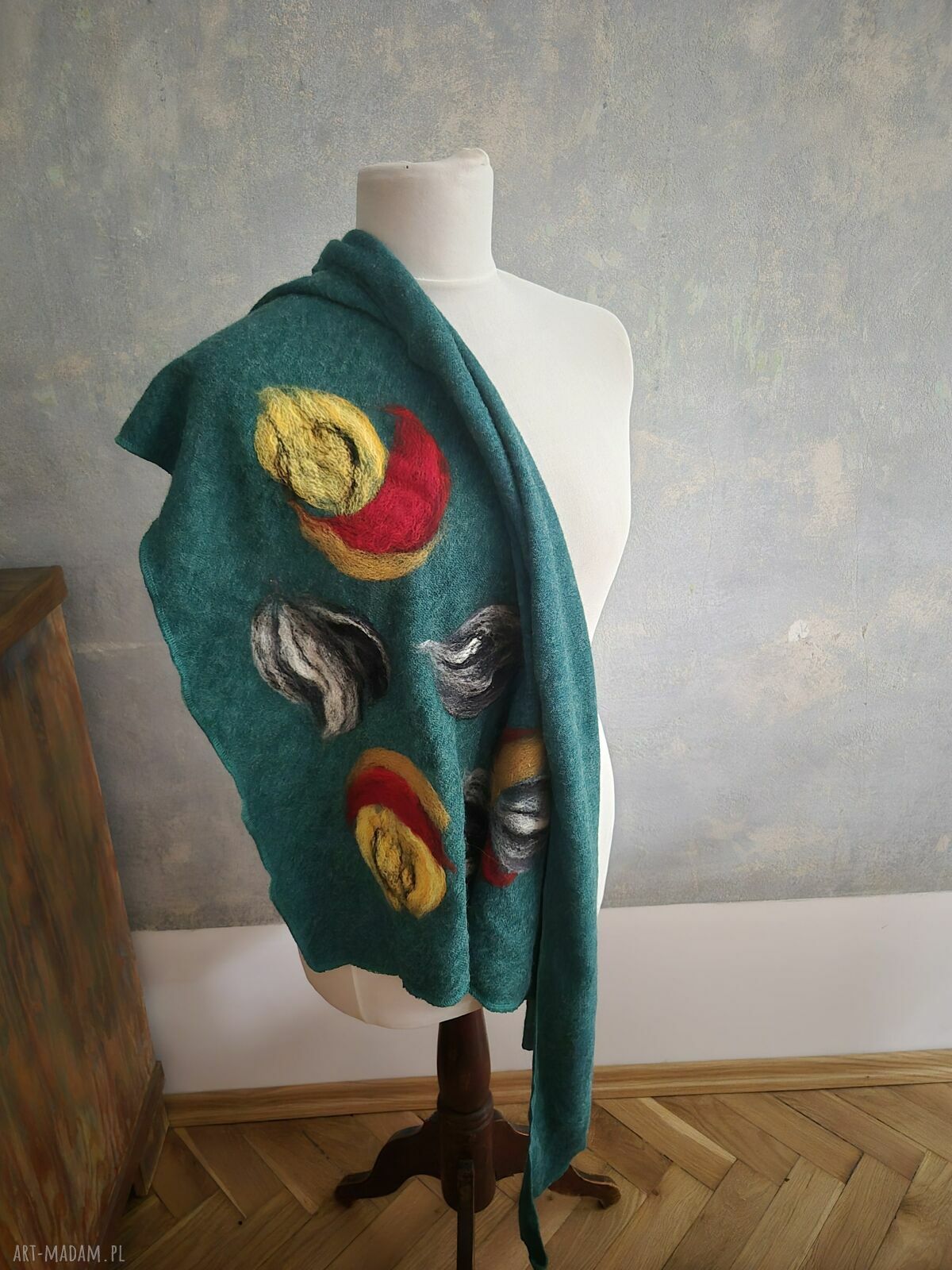 Turkusowa chusta boho handmade z wełny merynosów - filcowane elementy