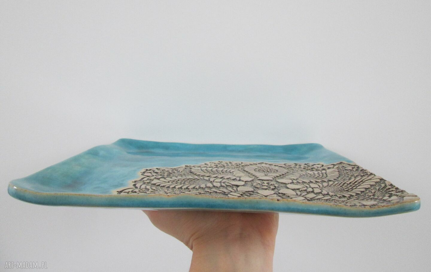 Turkusowa kwadratowa patera ceramiczna z koronką
