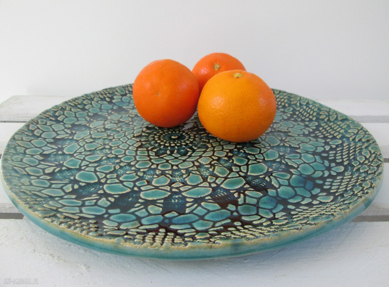 Turkusowa patera ceramiczna z koronką