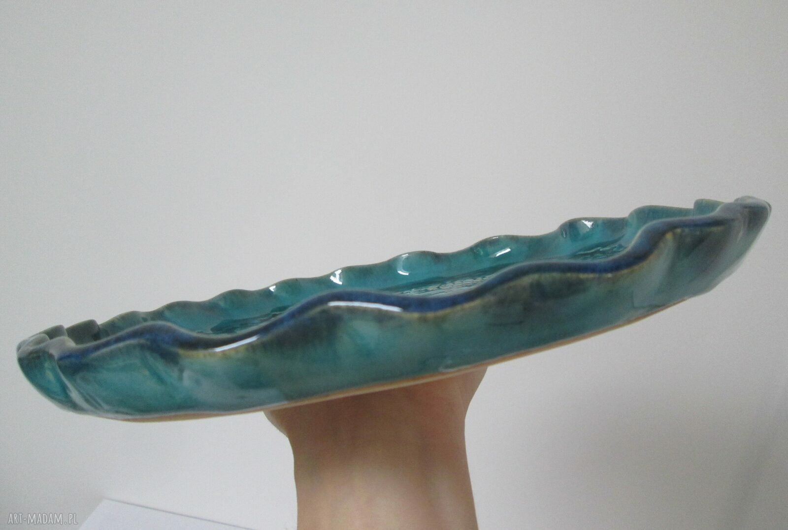 Turkusowa patera ceramiczna z koronkowym wzorem