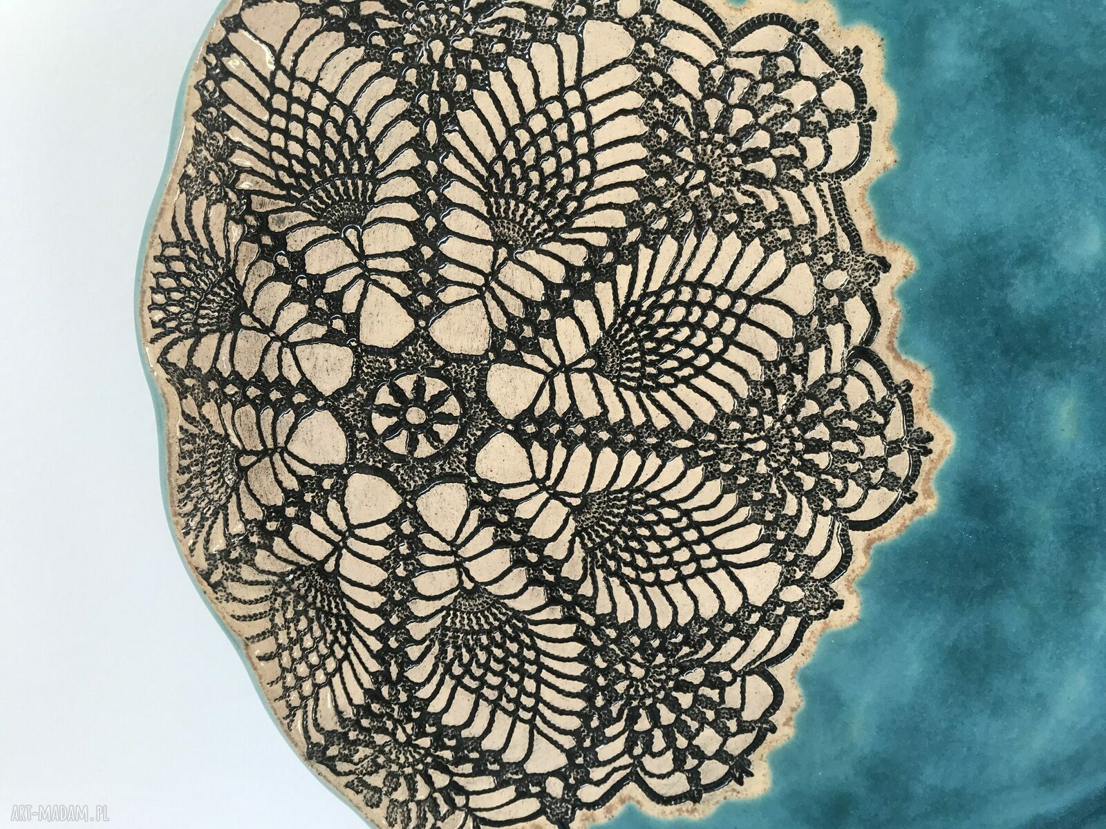 Turkusowa patera z koronką - ręcznie formowany ceramiczny talerz