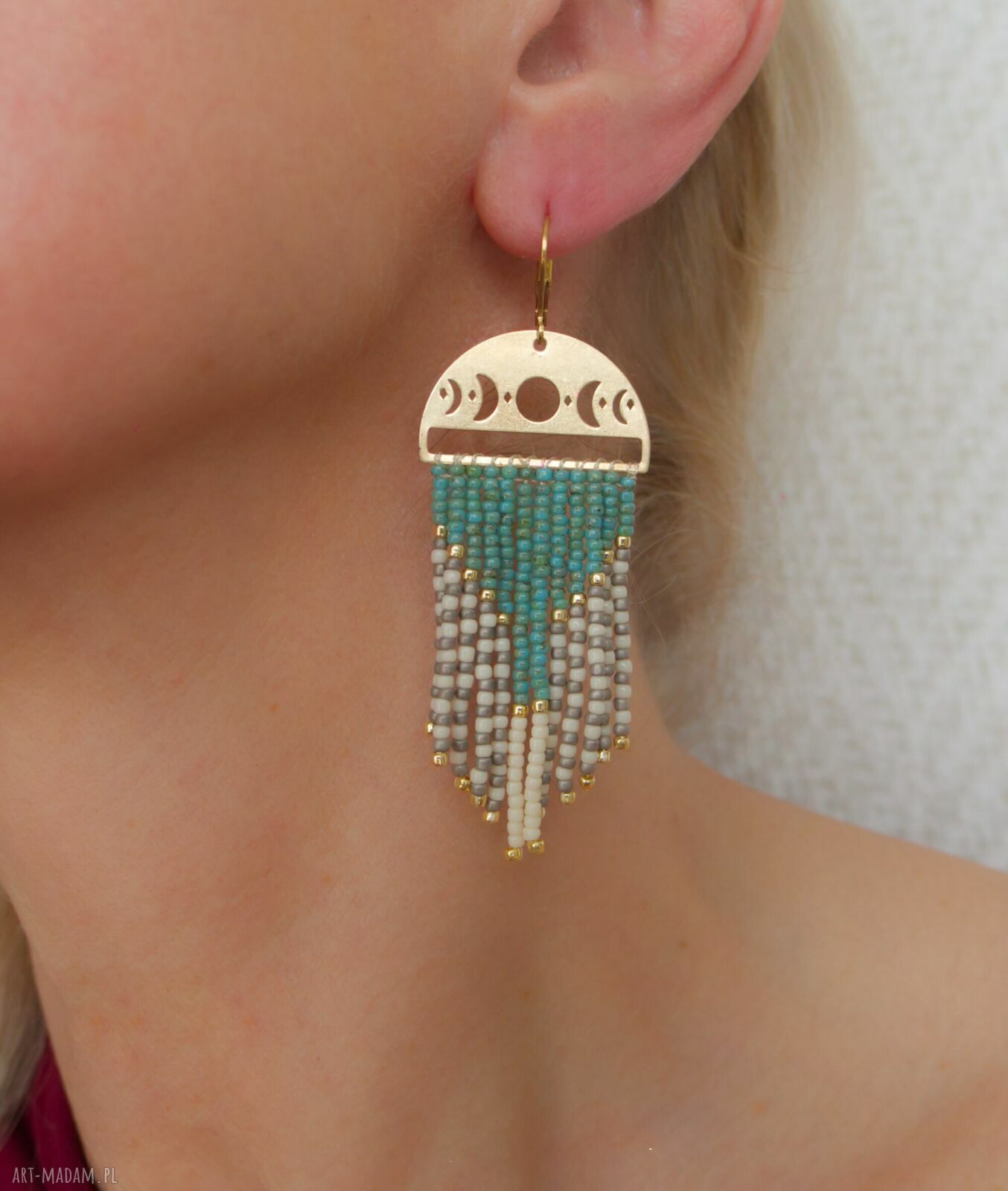 Turkusowo-kremowe kolczyki boho z frędzlami - fazy księżyca w surowym mosiądzu