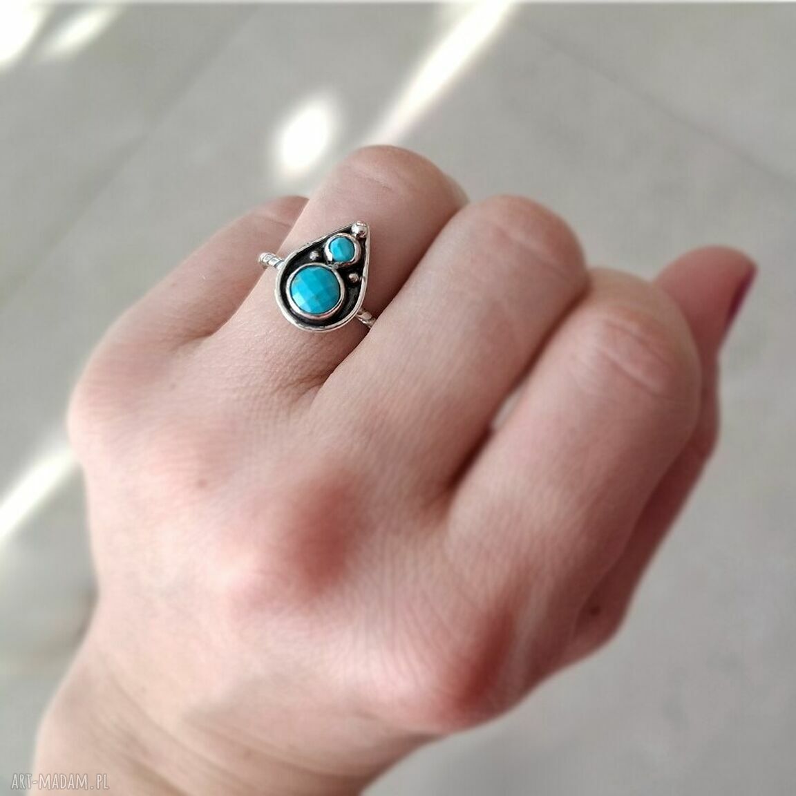 Turkusowy srebrny pierścionek z turkusami - minimalistyczna biżuteria boho