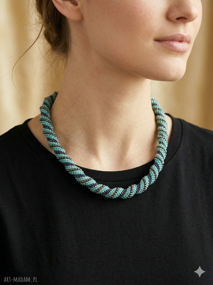 Naszyjnik turkusowy - krótki choker z koralikową spiralą