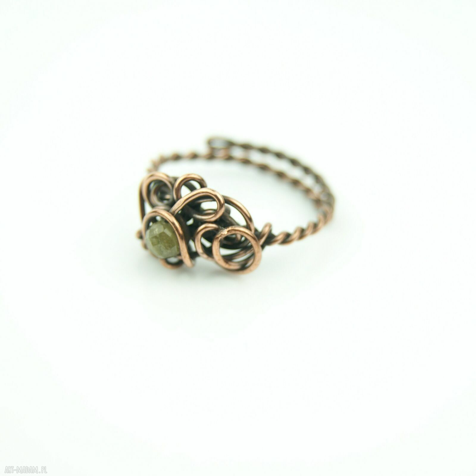 Regulowany pierścionek z turmalinem w miedzi (wire wrapping)