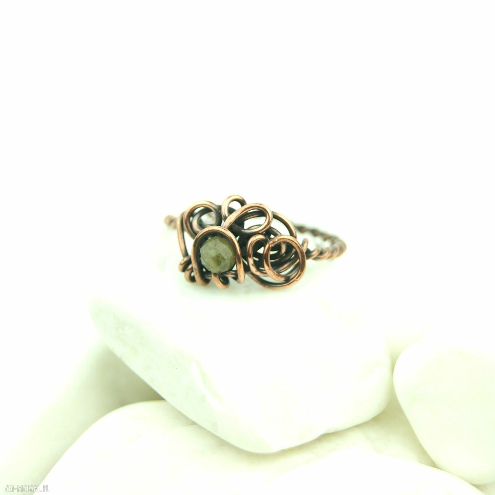 Regulowany pierścionek z turmalinem w miedzi wire wrapping