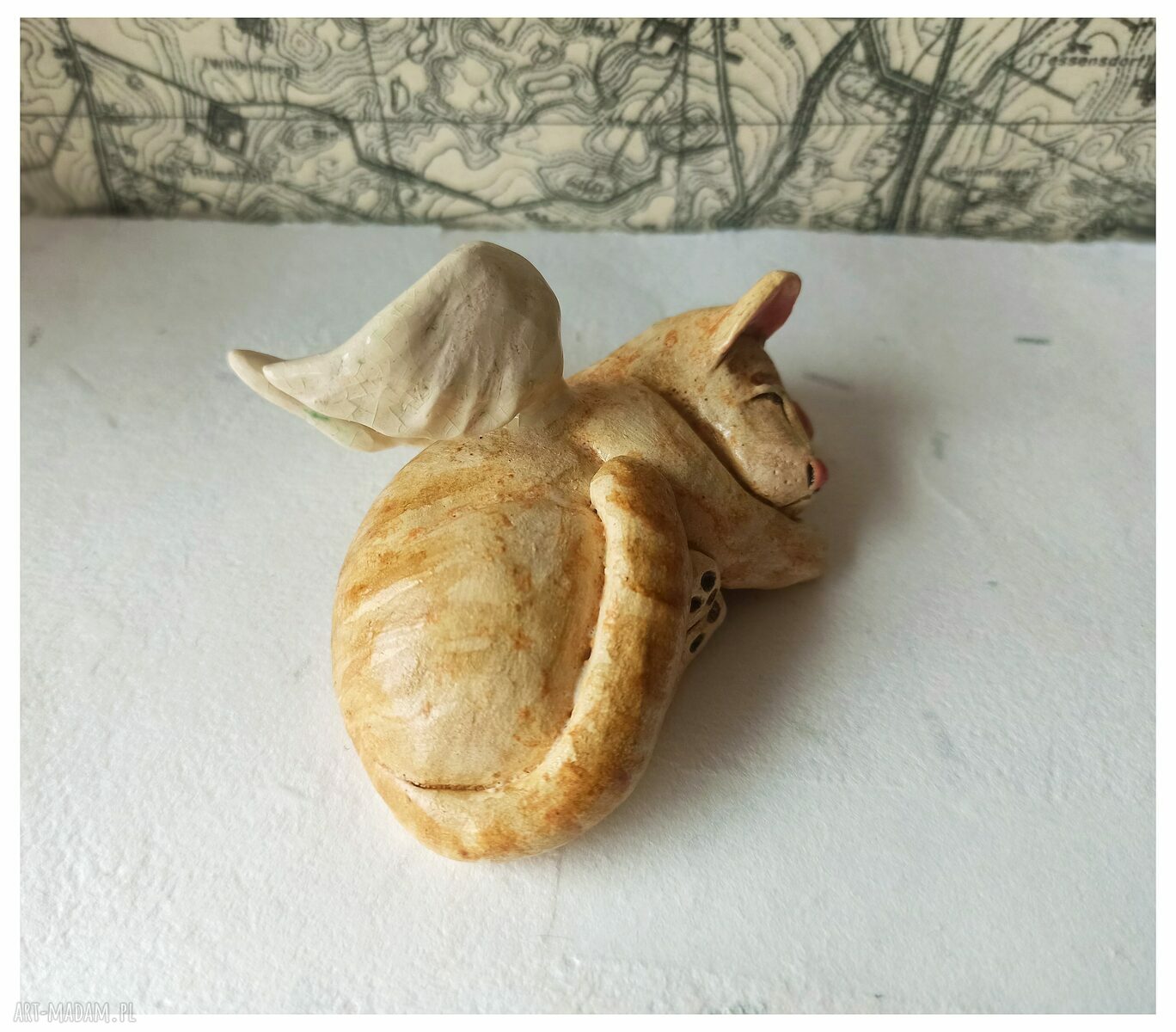 Tygrysek ze skrzydełkami - ceramiczna dekoracja handmade