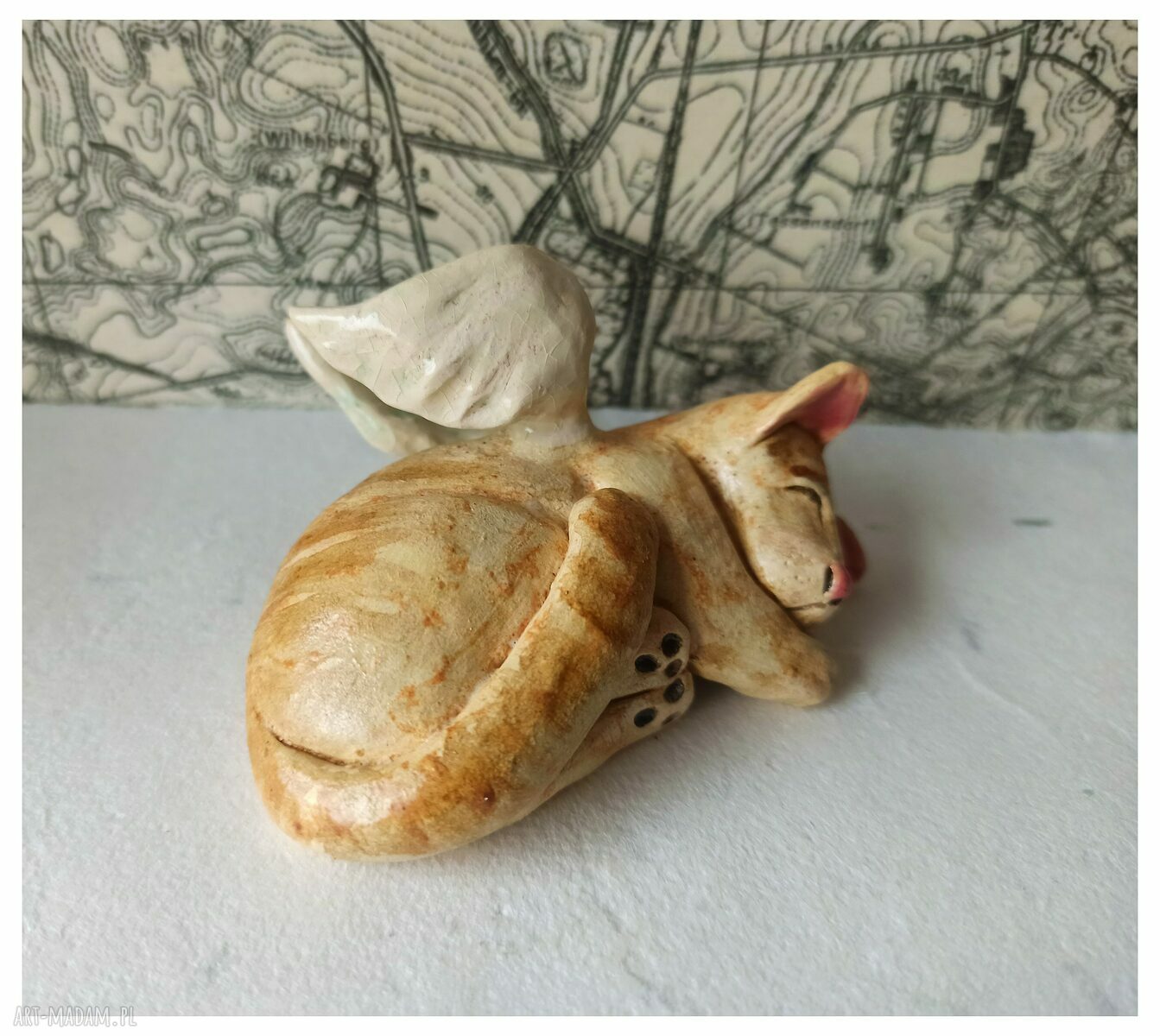 Tygrysek ze skrzydełkami - ceramiczna dekoracja handmade