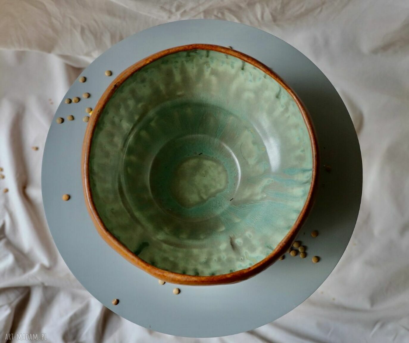 Tykwa w miedzianej kąpieli - wysoka misa ceramiczna i wazon
