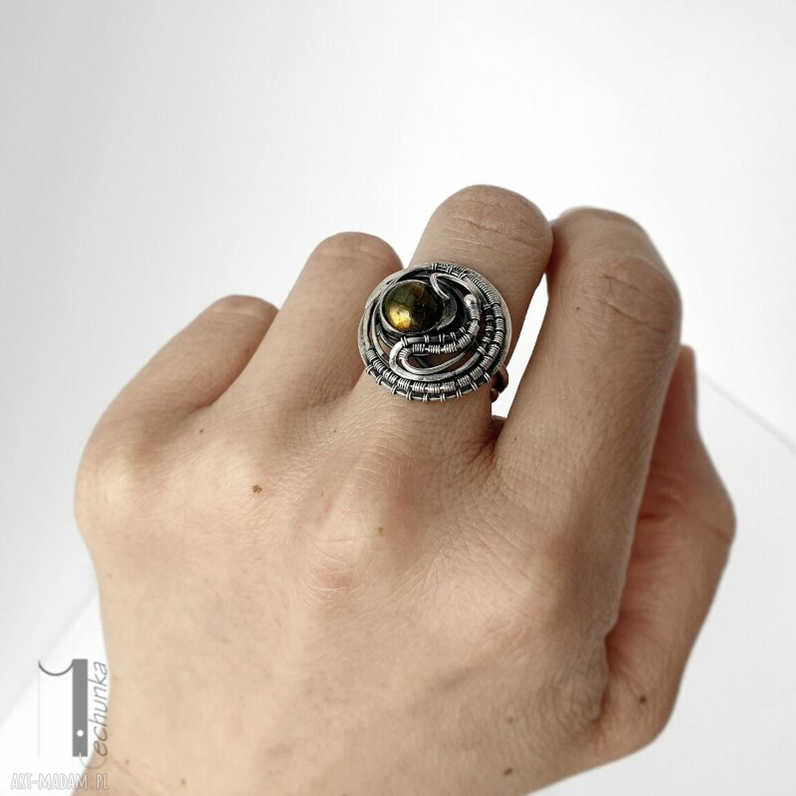 Typhoon - srebrny pierścionek z labradorytem w technice wire wrapping