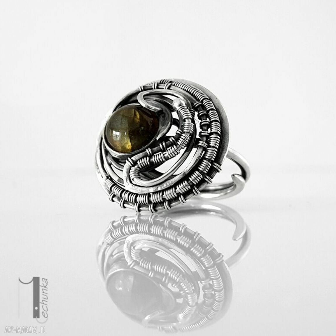 Typhoon - srebrny pierścionek z labradorytem w technice wire wrapping