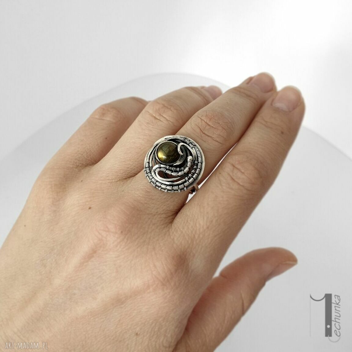 Typhoon - srebrny pierścionek z labradorytem w technice wire wrapping